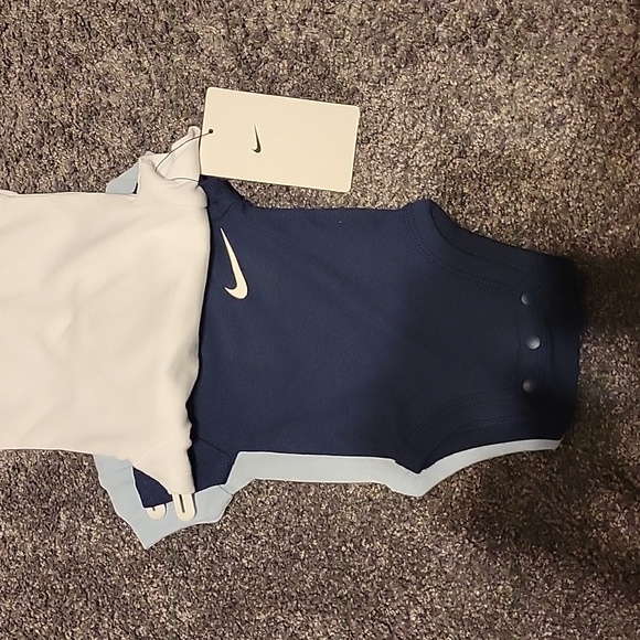 Newborn - Picture 2 of 3